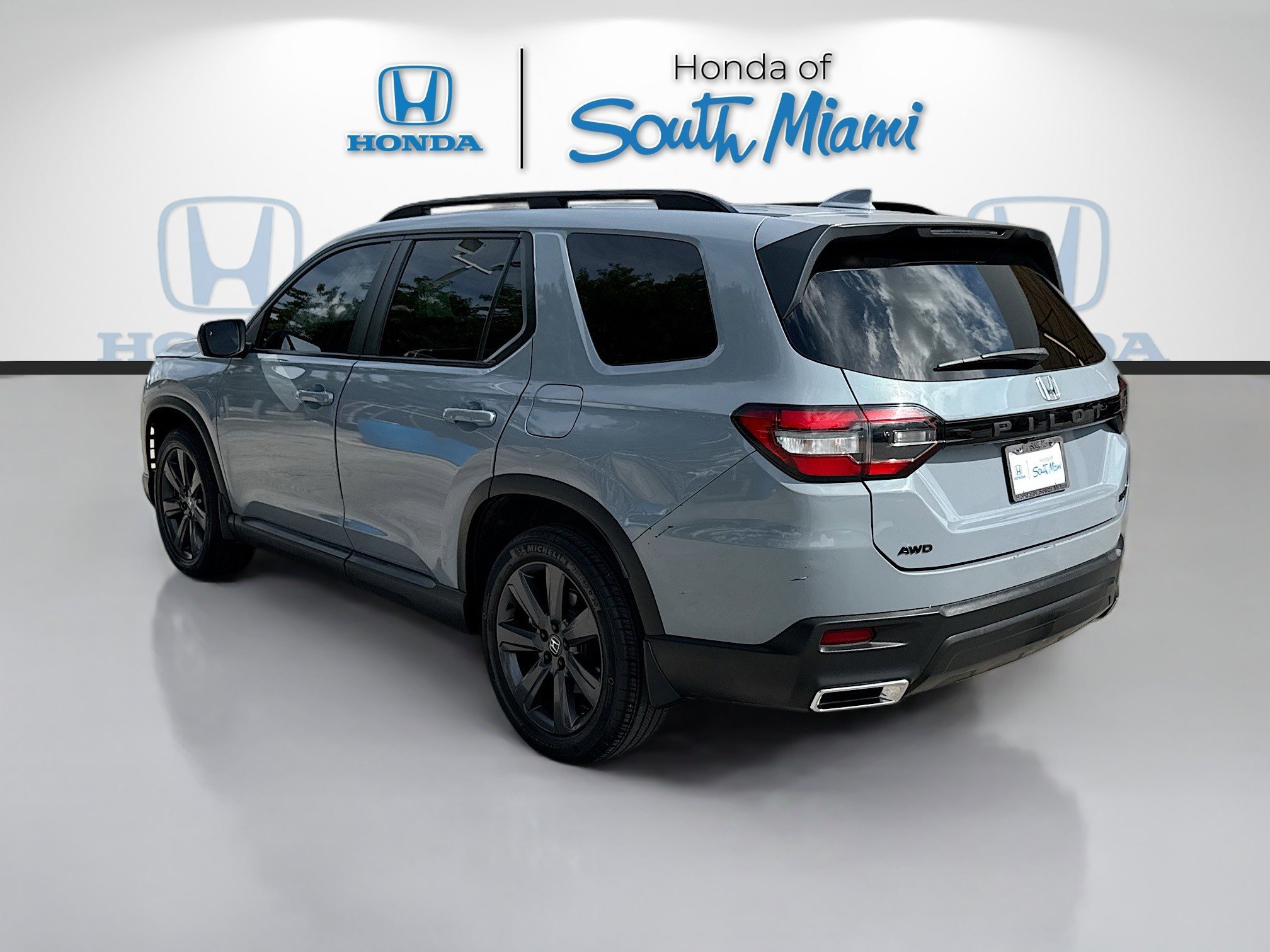 Used 2023 Honda Pilot Sport image 5