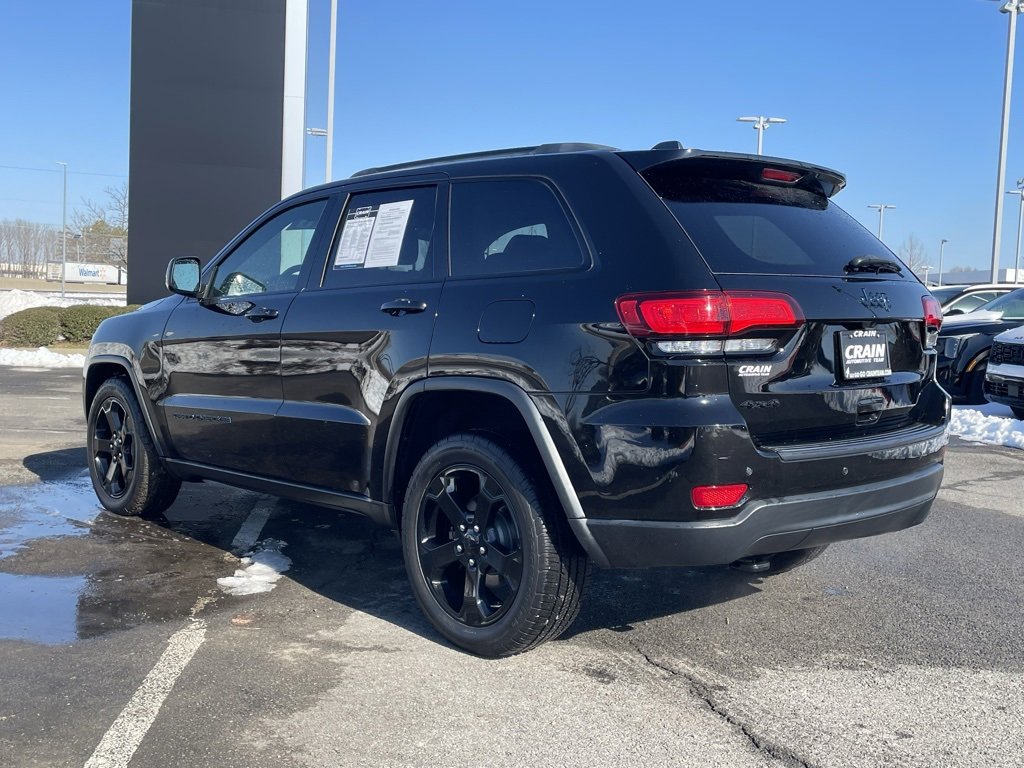 Used 2018 Jeep Grand Cherokee Laredo image 3