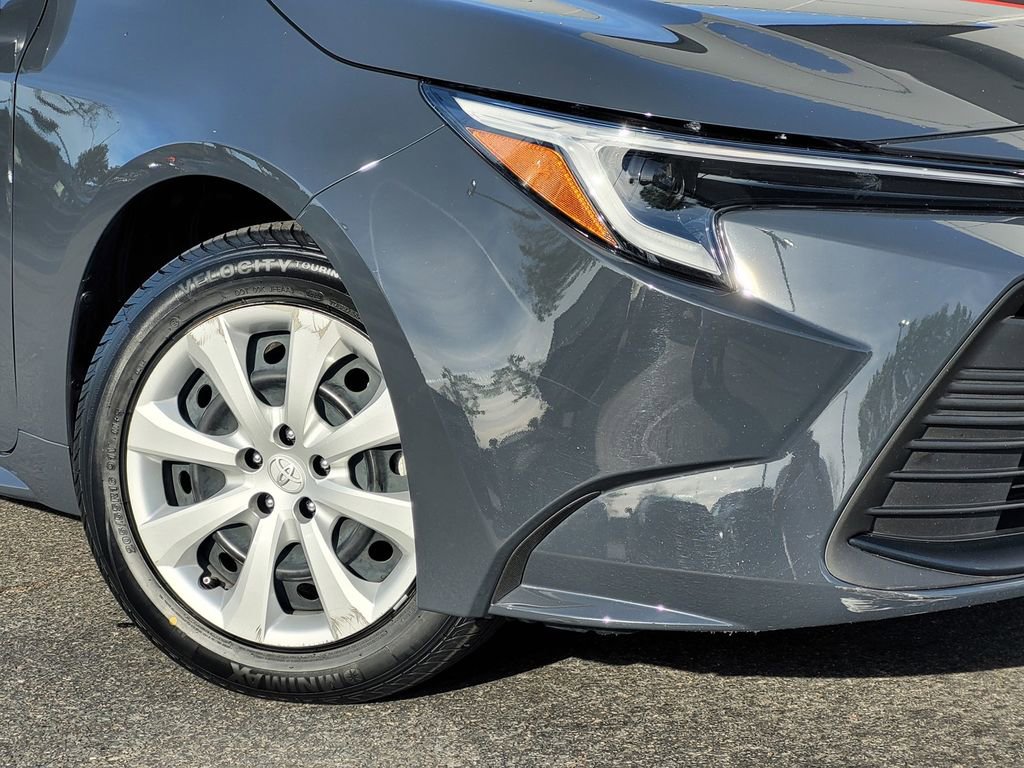 Used 2025 Toyota Corolla LE w/ Convenience Package image 4