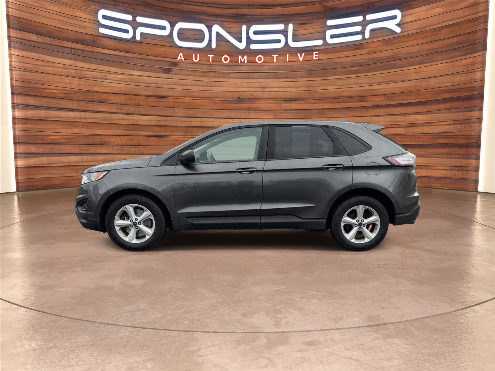 Used 2017 Ford Edge SE image 2