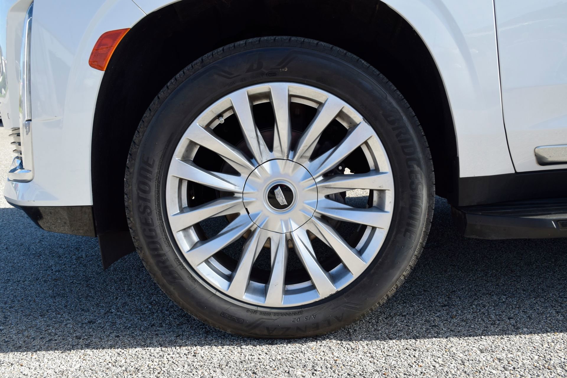 Used 2023 Cadillac Escalade Luxury image 27