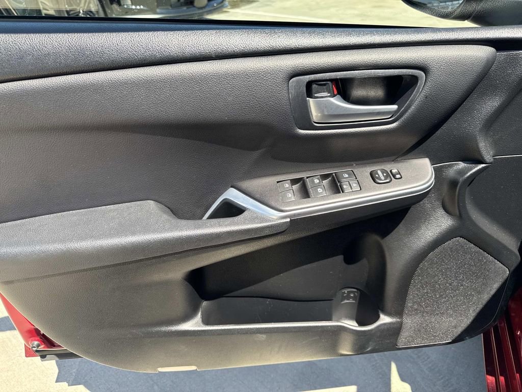 Used 2017 Toyota Camry SE FWD image 14