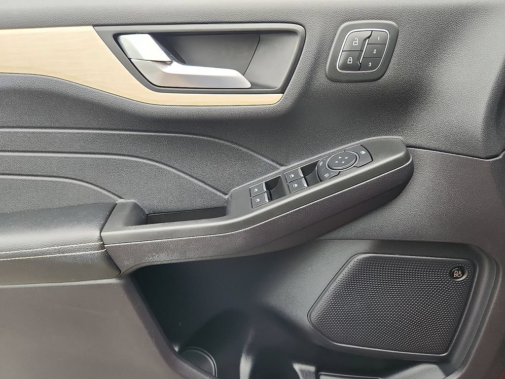 Used 2022 Ford Escape Titanium w/ Titanium Elite Package AWD/4WD image 13