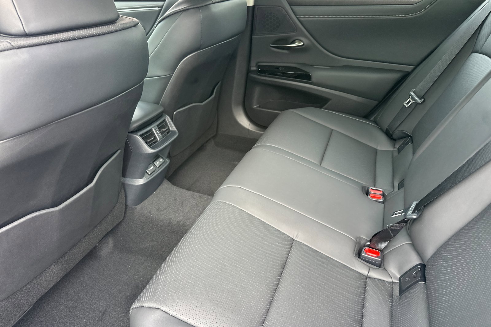 New 2025 Lexus ES 300h w/ Premium Package image 12