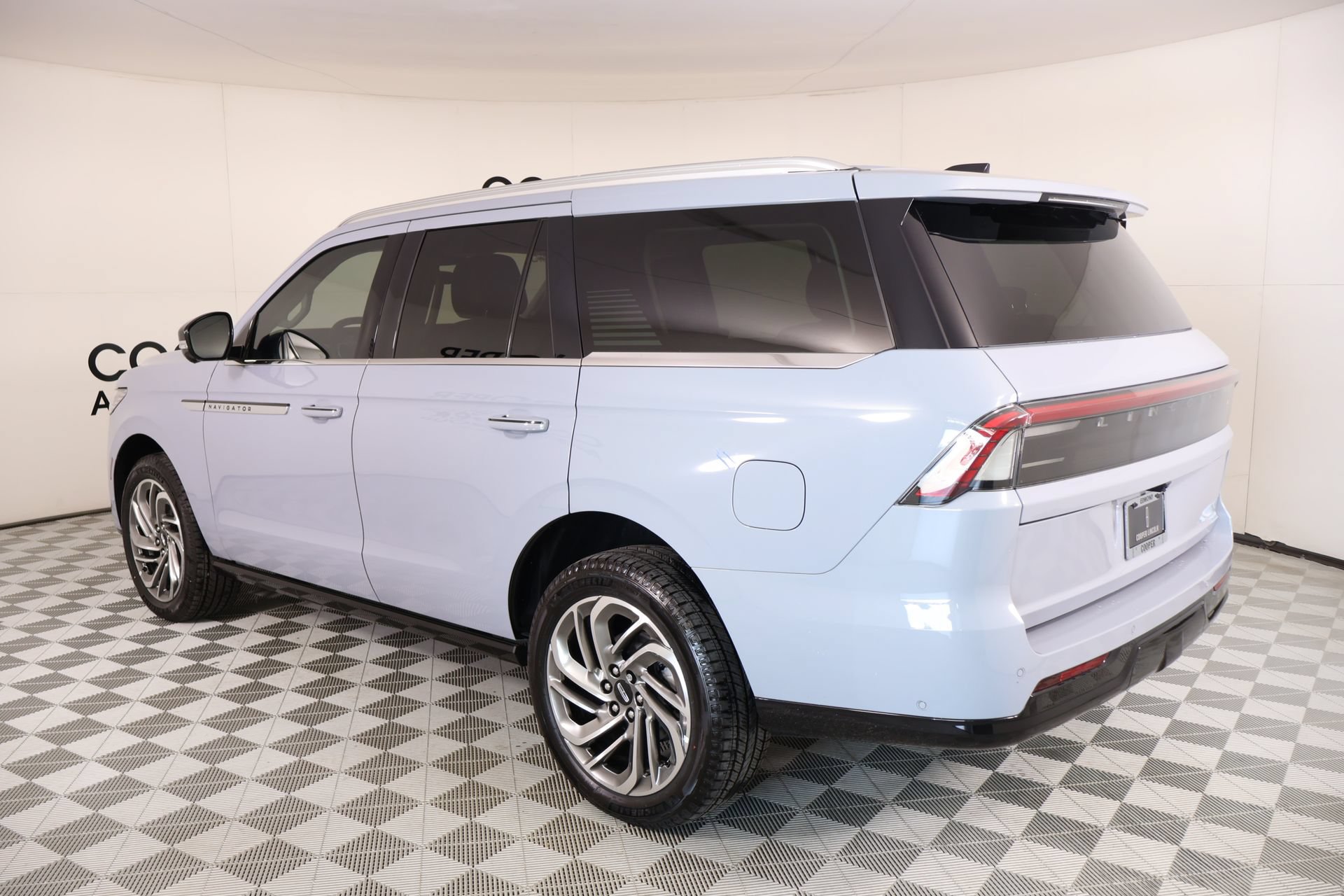 New 2025 Lincoln Navigator Reserve AWD/4WD image 24