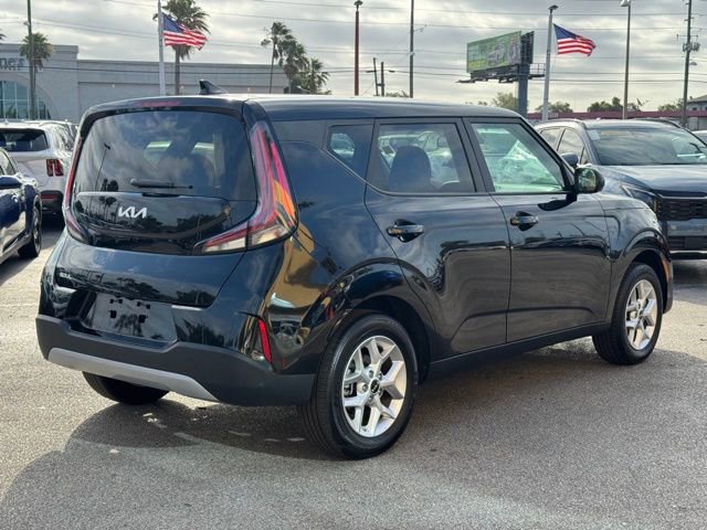 Certified 2025 Kia Soul LX w/ LX Technology Package image 4