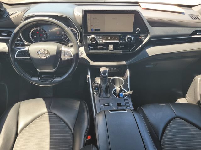 Used 2023 Toyota Highlander Limited AWD/4WD image 16