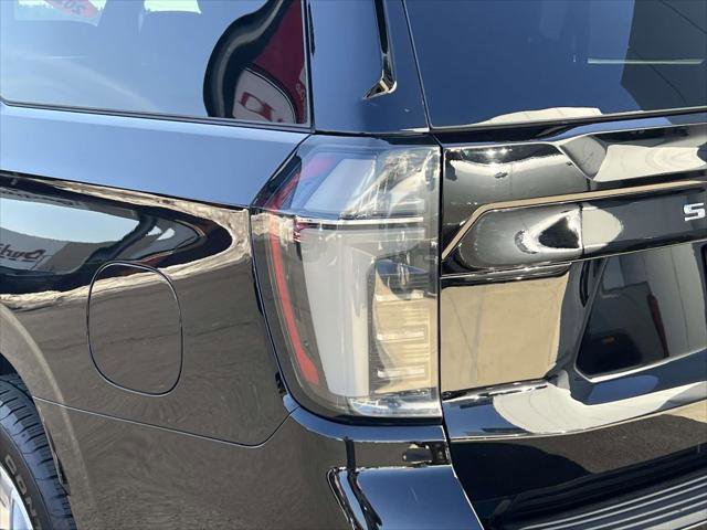 Used 2025 Chevrolet Suburban Premier image 10