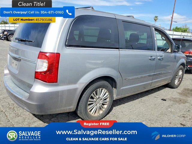 Used 2015 Chrysler Town & Country Touring-L w/ Driver Convenience Group image 4