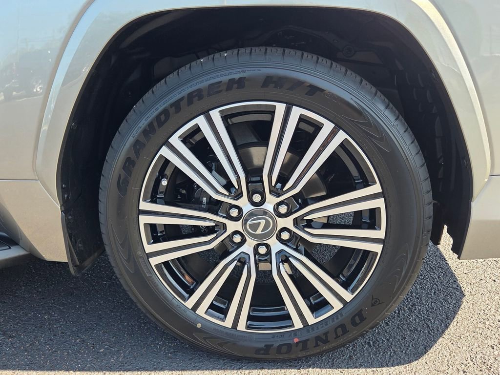 Used 2026 Lexus LX 600 4WD w/ Luxury Package image 9