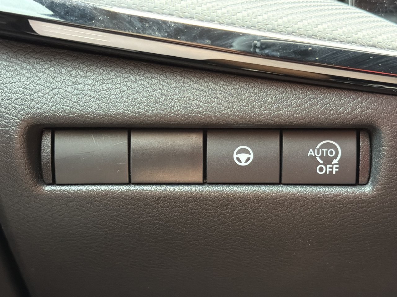 Certified 2025 Nissan Kicks SR FWD image 15