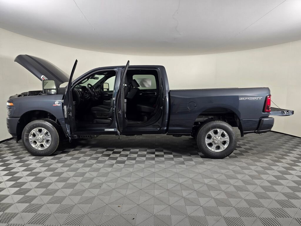 New 2026 RAM 2500 Big Horn AWD/4WD image 16