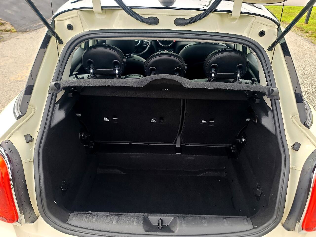 Used 2016 MINI Cooper 4-Door Hardtop image 12