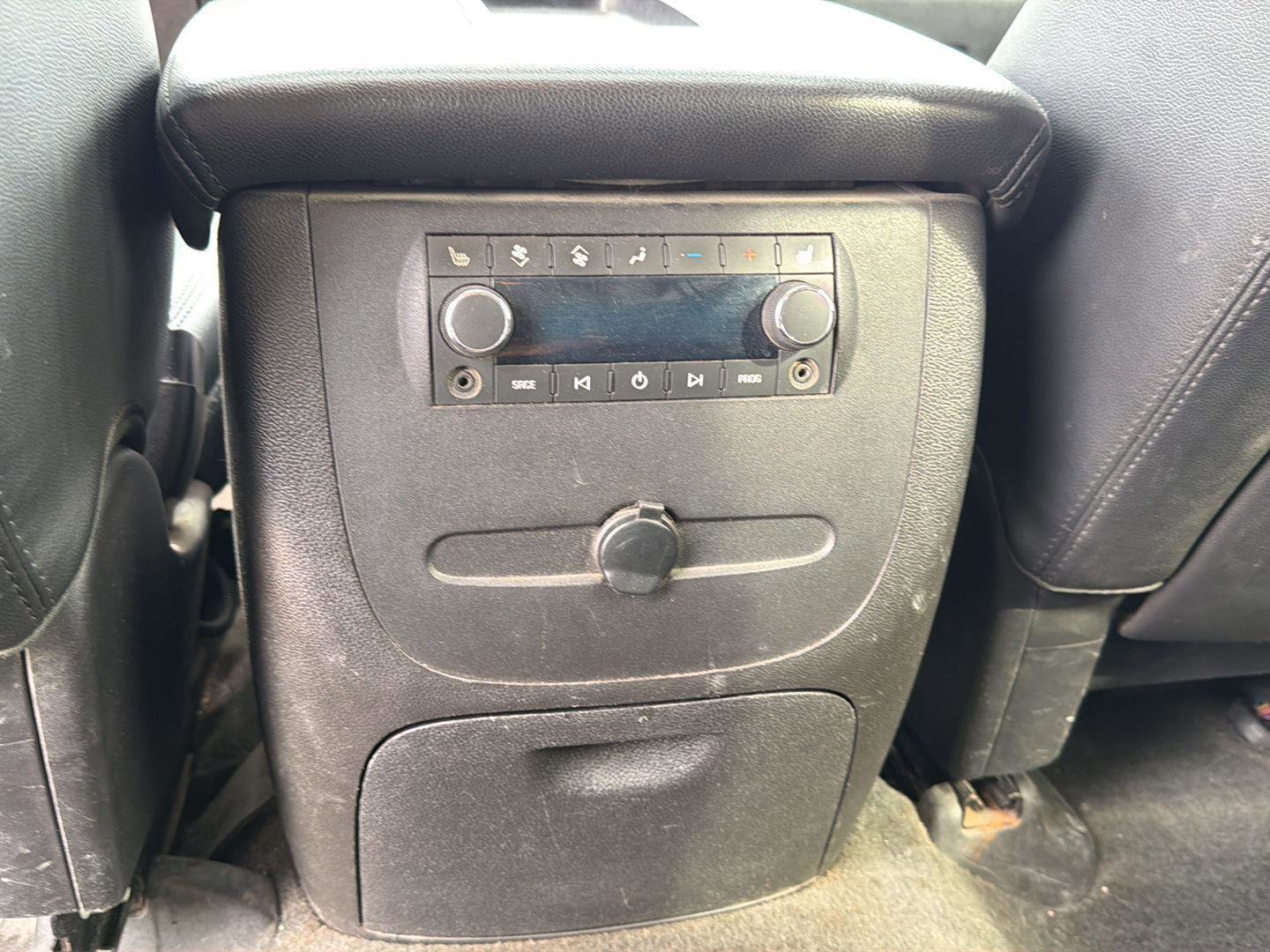 Used 2014 GMC Yukon XL SLT w/ SLT-2 Equipment Package AWD/4WD image 26