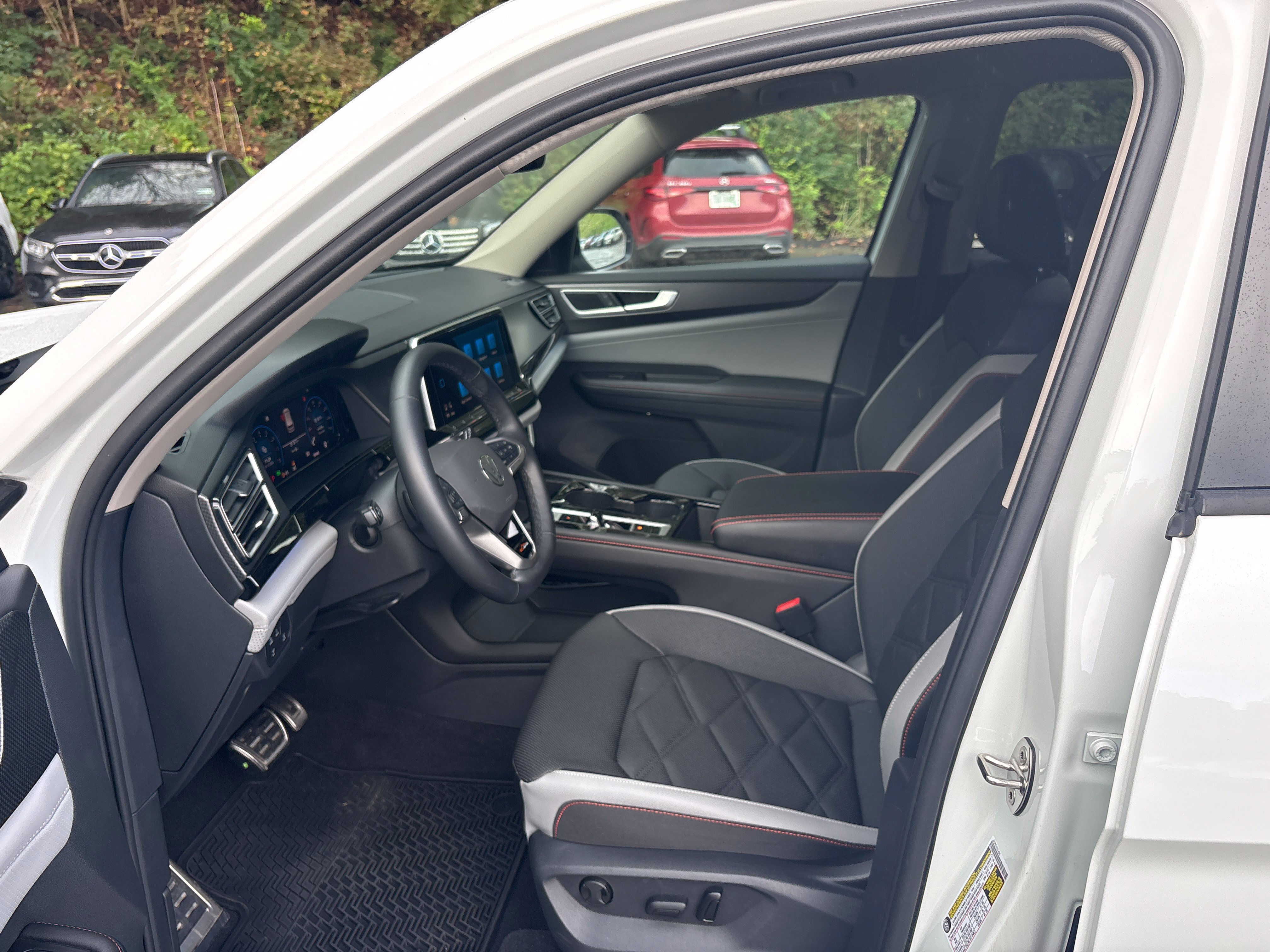Used 2025 Volkswagen Atlas Peak Edition SE AWD/4WD image 15