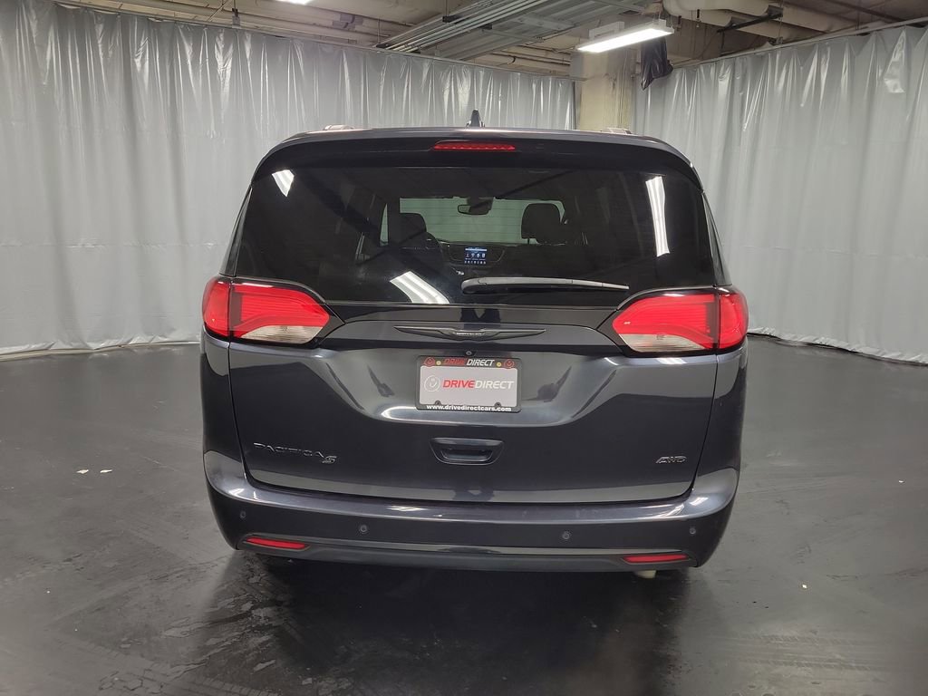 Used 2020 Chrysler Pacifica Touring-L w/ Advanced Safetytec Group image 8