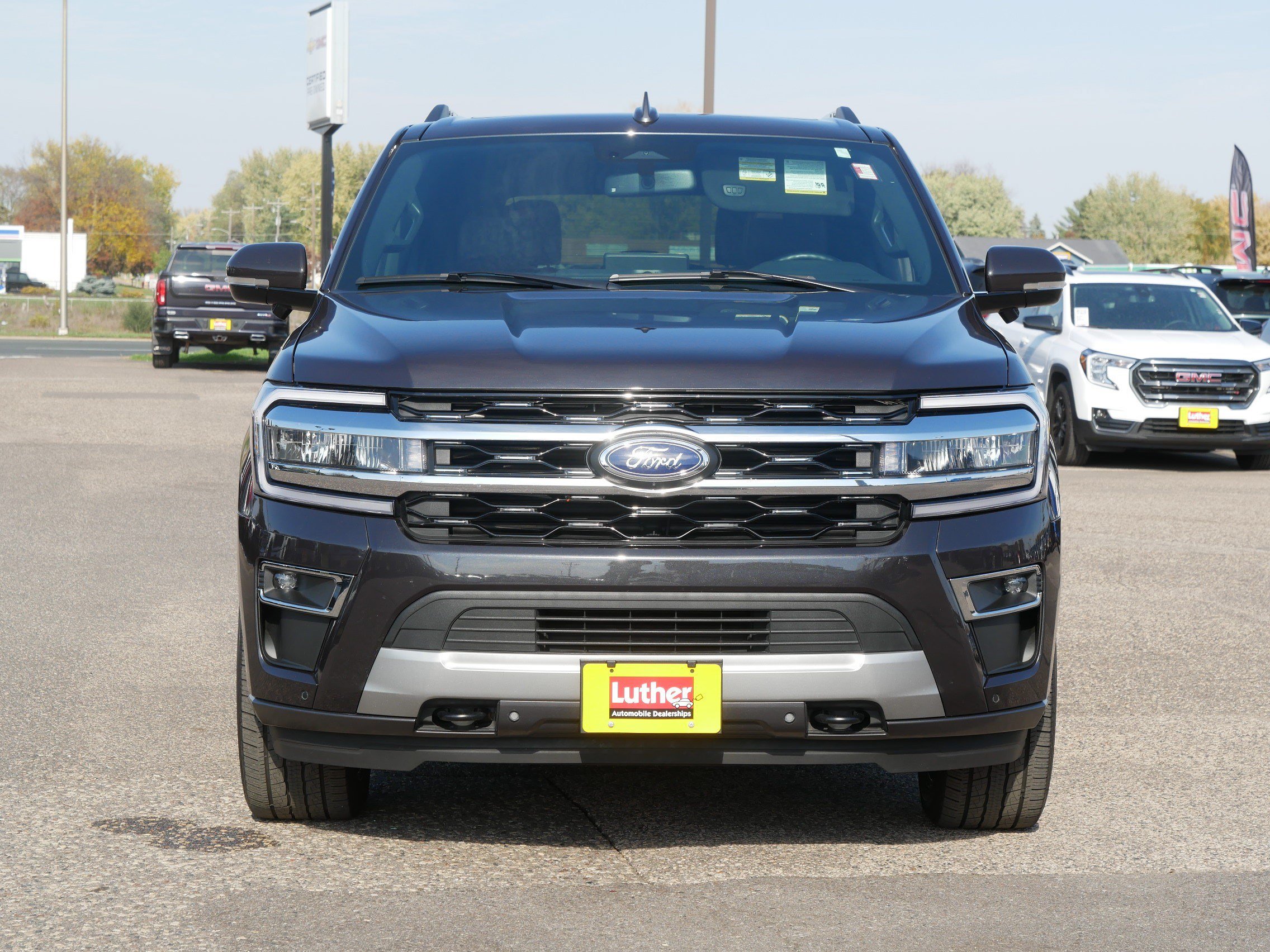 Used 2024 Ford Expedition Limited AWD/4WD image 2