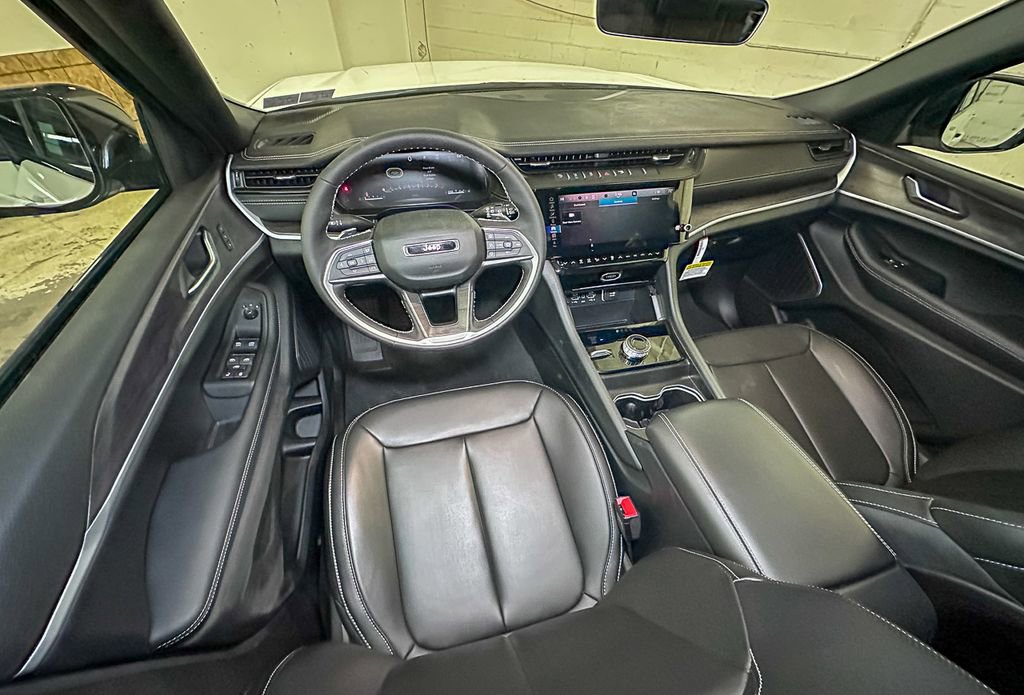 New 2026 Jeep Grand Cherokee Limited image 9