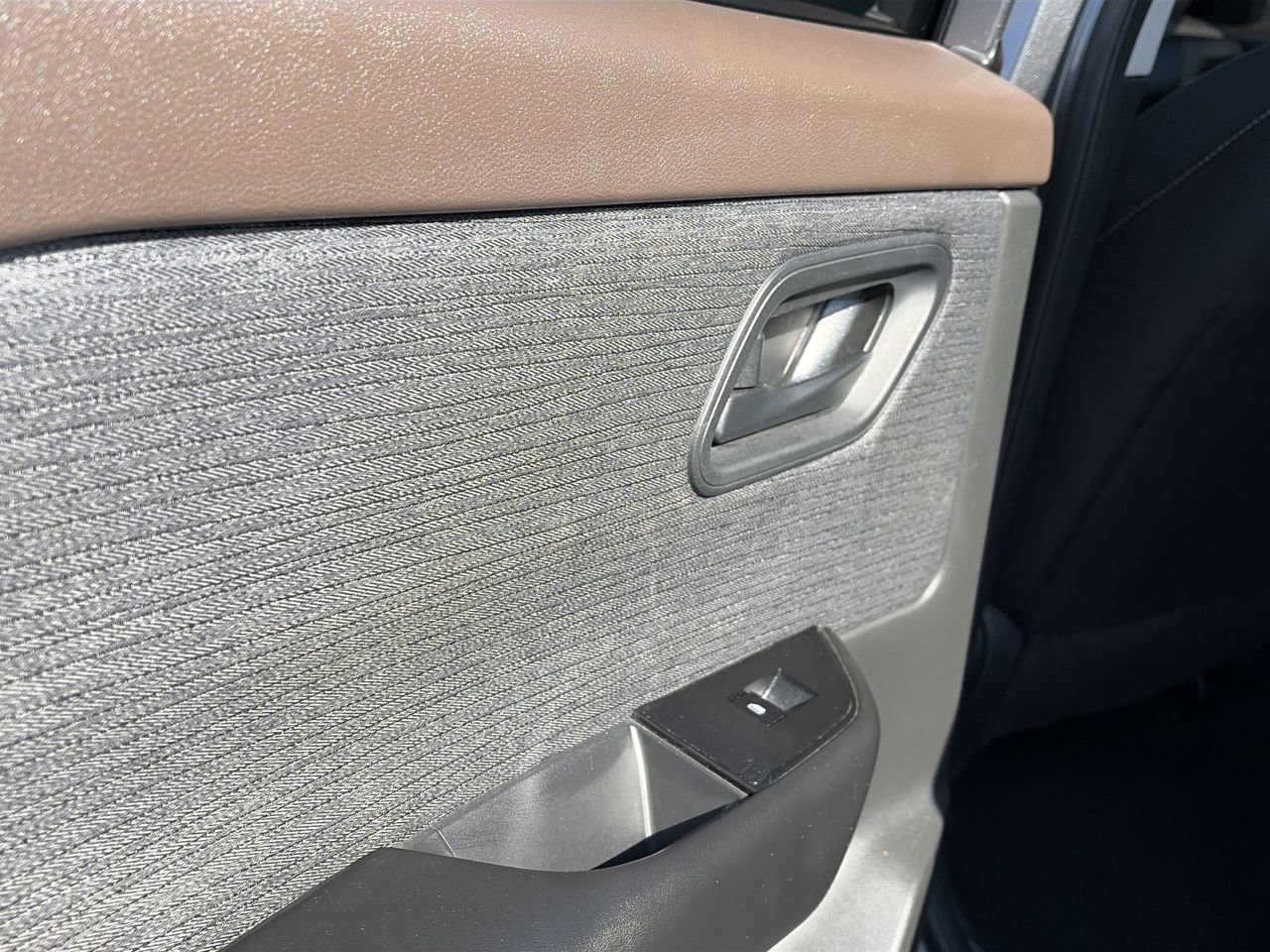 Used 2023 Nissan Rogue S image 27