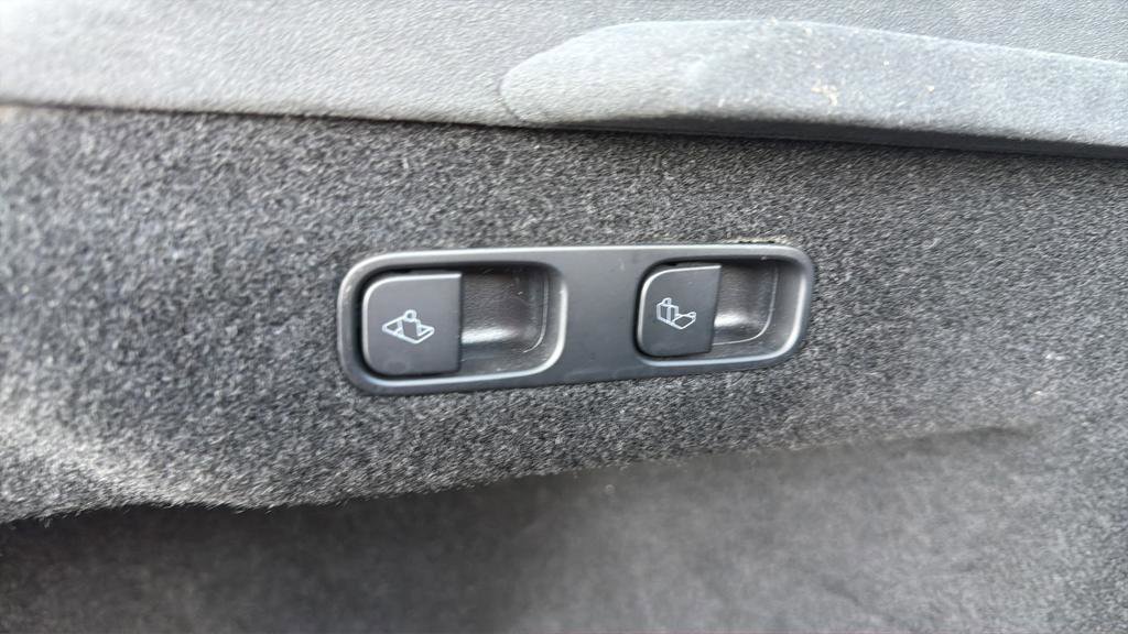 Used 2021 Tesla Model S Plaid image 18