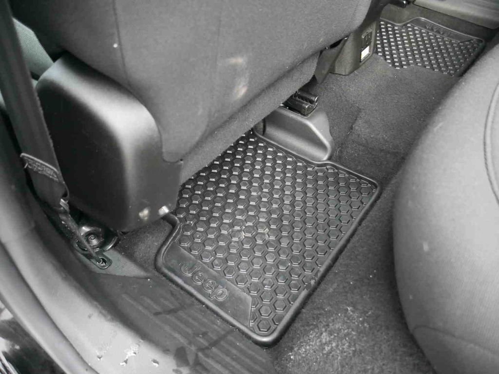 Used 2022 Jeep Renegade Latitude w/ Convenience Group image 14