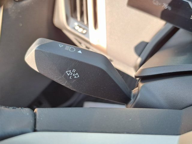 Used 2025 BMW iX xDrive50 w/ Premium Package AWD/4WD image 12