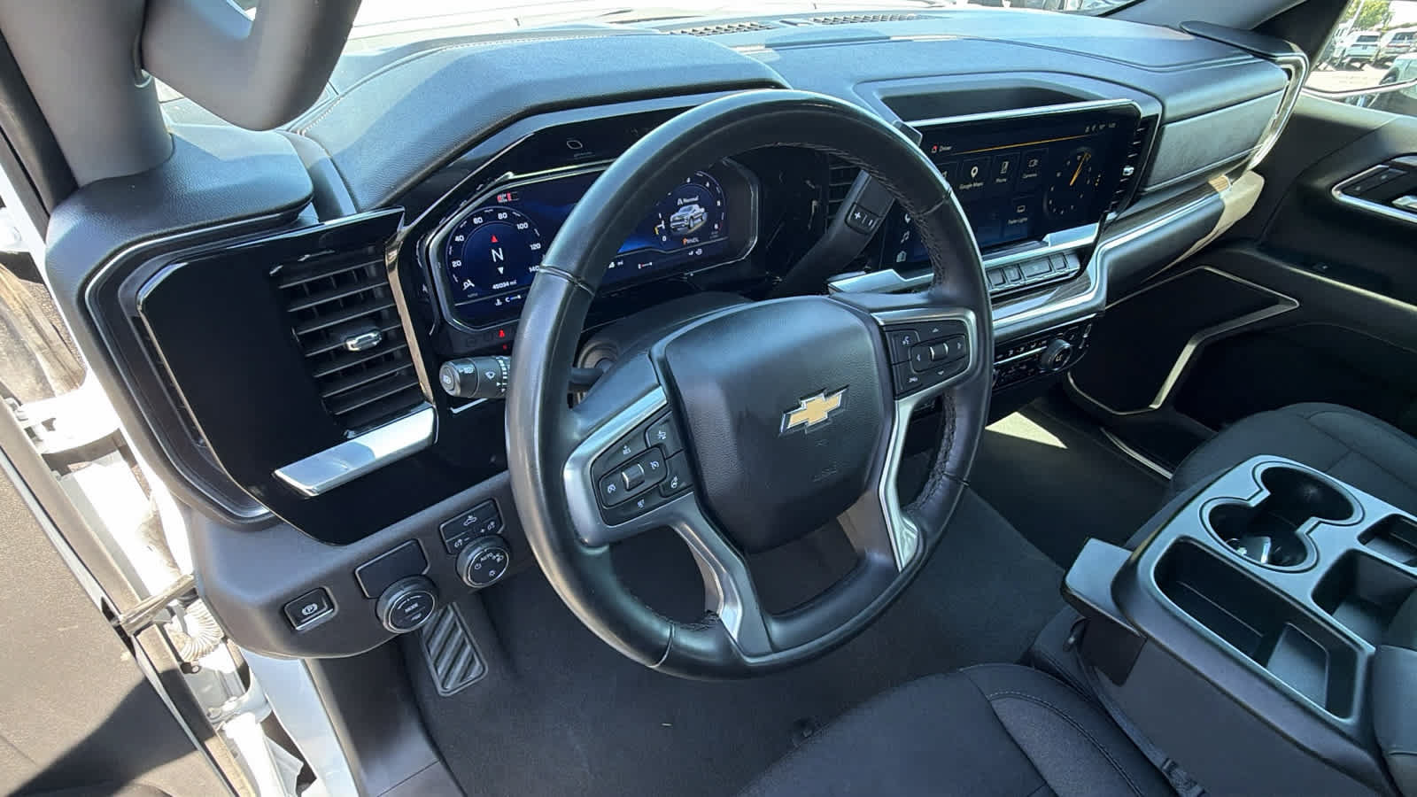 Used 2025 Chevrolet Silverado 1500 LT RWD image 10