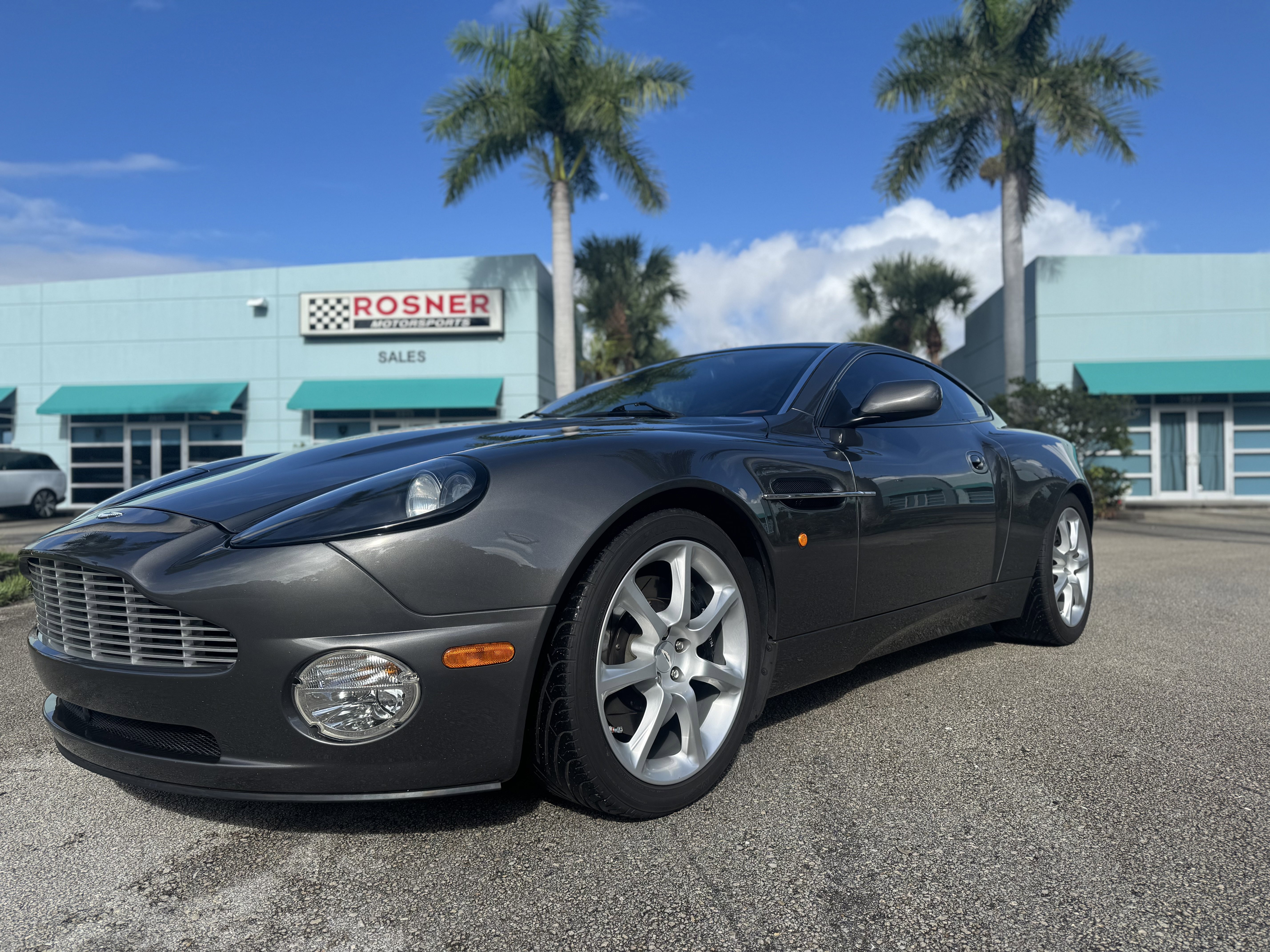 Used 2004 Aston Martin Vanquish image 2
