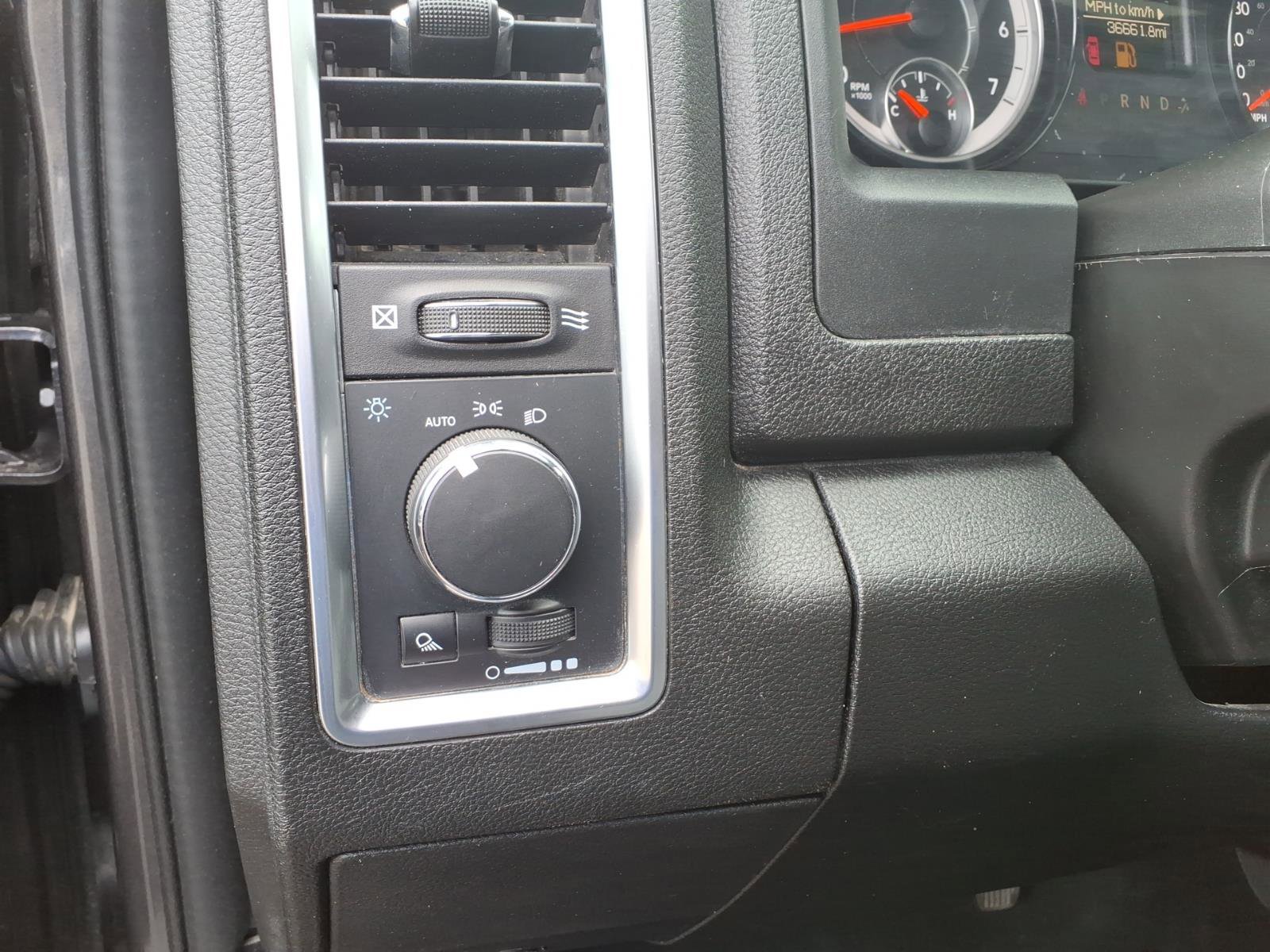 Used 2023 RAM 1500 Classic SLT AWD/4WD image 9