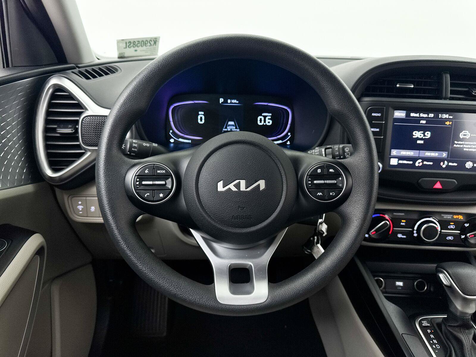 Used 2025 Kia Soul LX w/ LX Technology Package FWD image 3