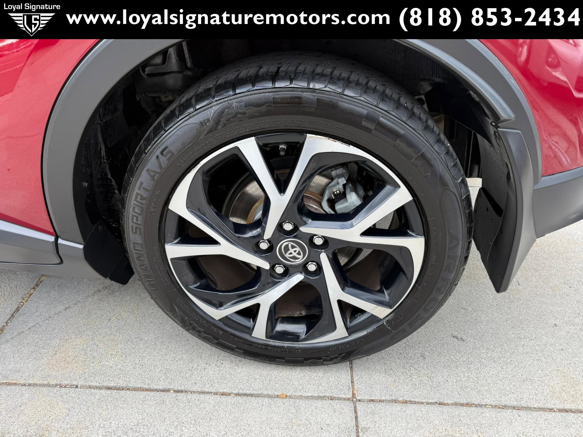 Used 2019 Toyota C-HR XLE FWD image 11