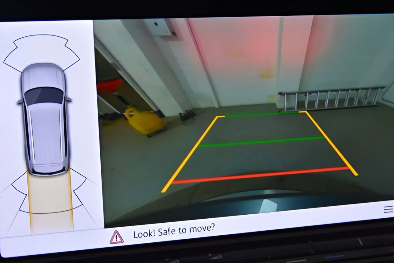 Used 2025 Volkswagen Atlas SE image 26