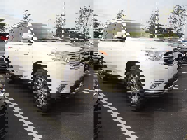 Used 2012 Toyota Highlander Limited w/ Tow Pkg image 4