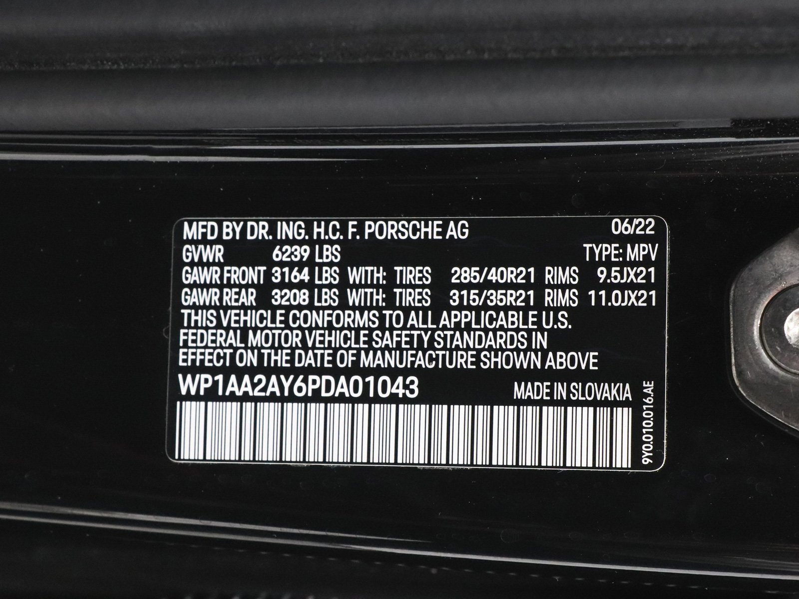 Used 2023 Porsche Cayenne Platinum Edition image 16