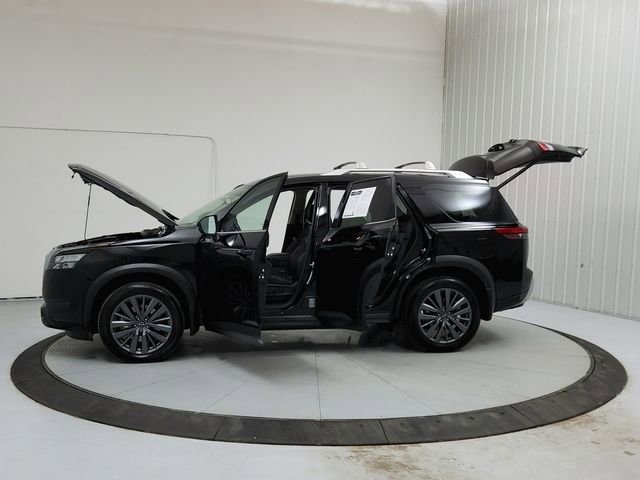 Used 2025 Nissan Pathfinder SL w/ SL Premium Package image 12