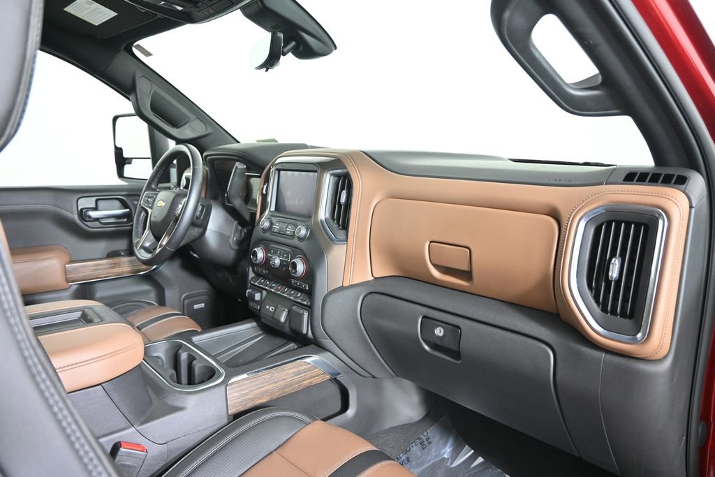 Used 2022 Chevrolet Silverado 1500 High Country w/ Technology Package image 15