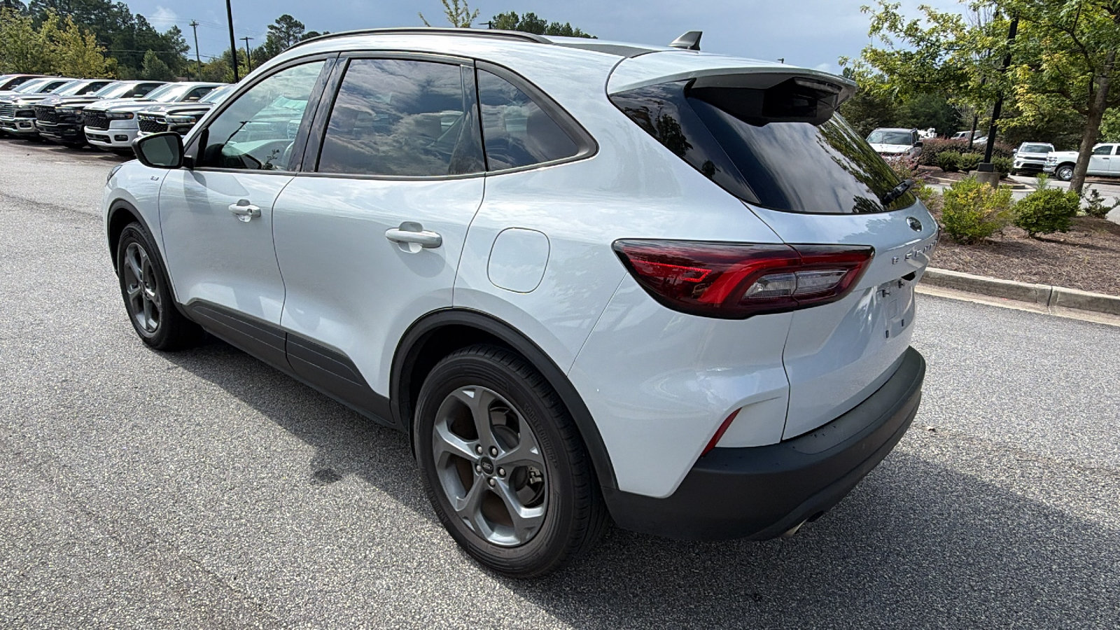 Used 2025 Ford Escape ST-Line FWD image 10