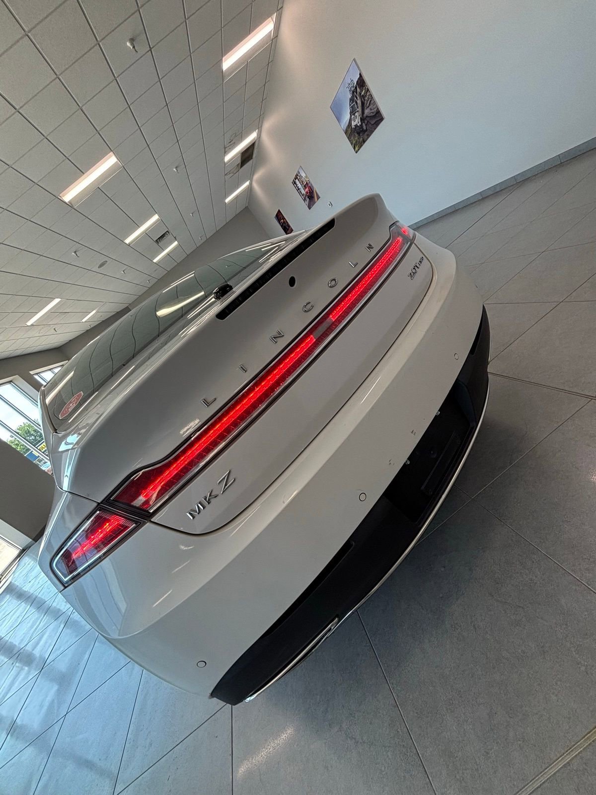 Used 2018 Lincoln MKZ Select w/ Magnetic Appearance Package image 7