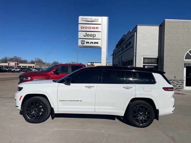 Used 2023 Jeep Grand Cherokee L Summit w/ Advanced Protech Group IV image 1
