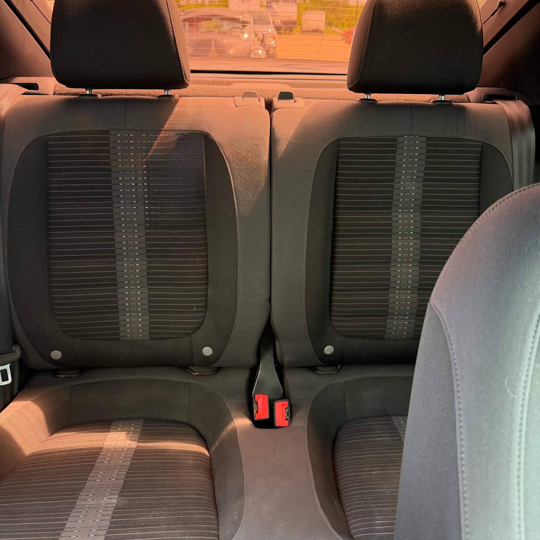Used 2012 Volkswagen Beetle Launch Edition FWD image 9