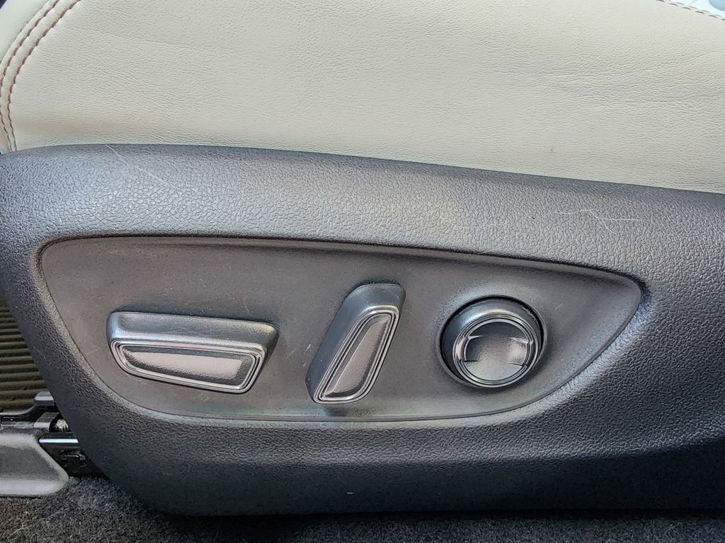 Used 2022 Toyota RAV4 XLE Premium image 17