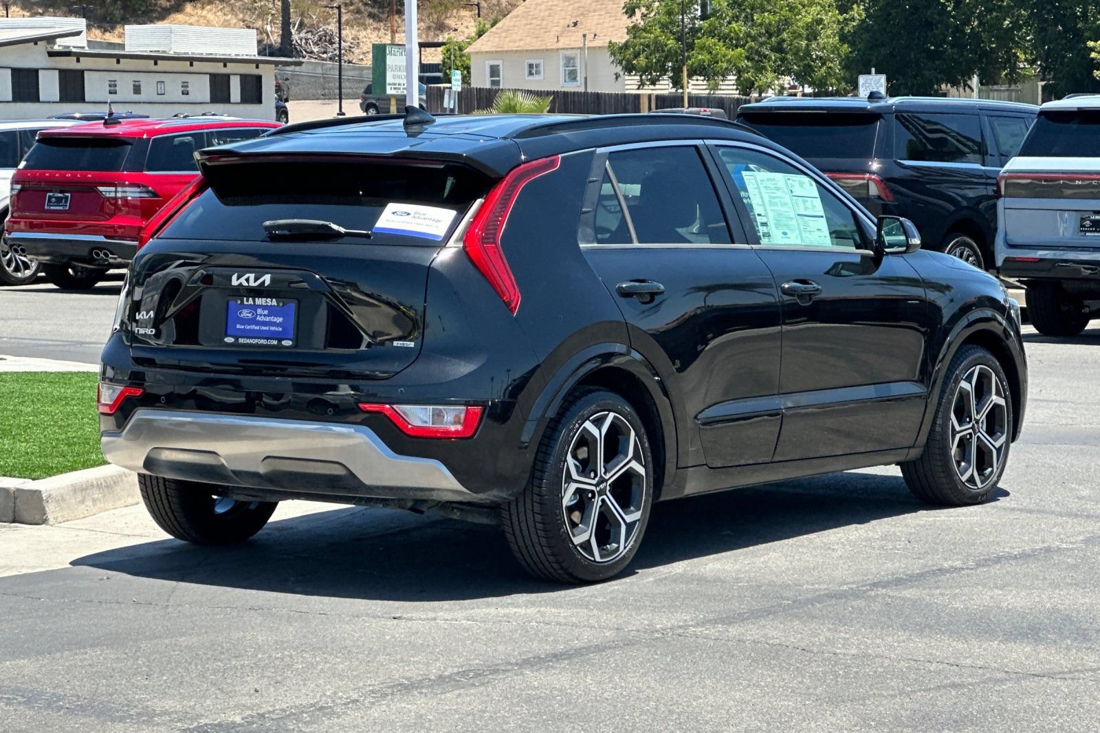 Used 2023 Kia Niro EX Touring FWD image 3