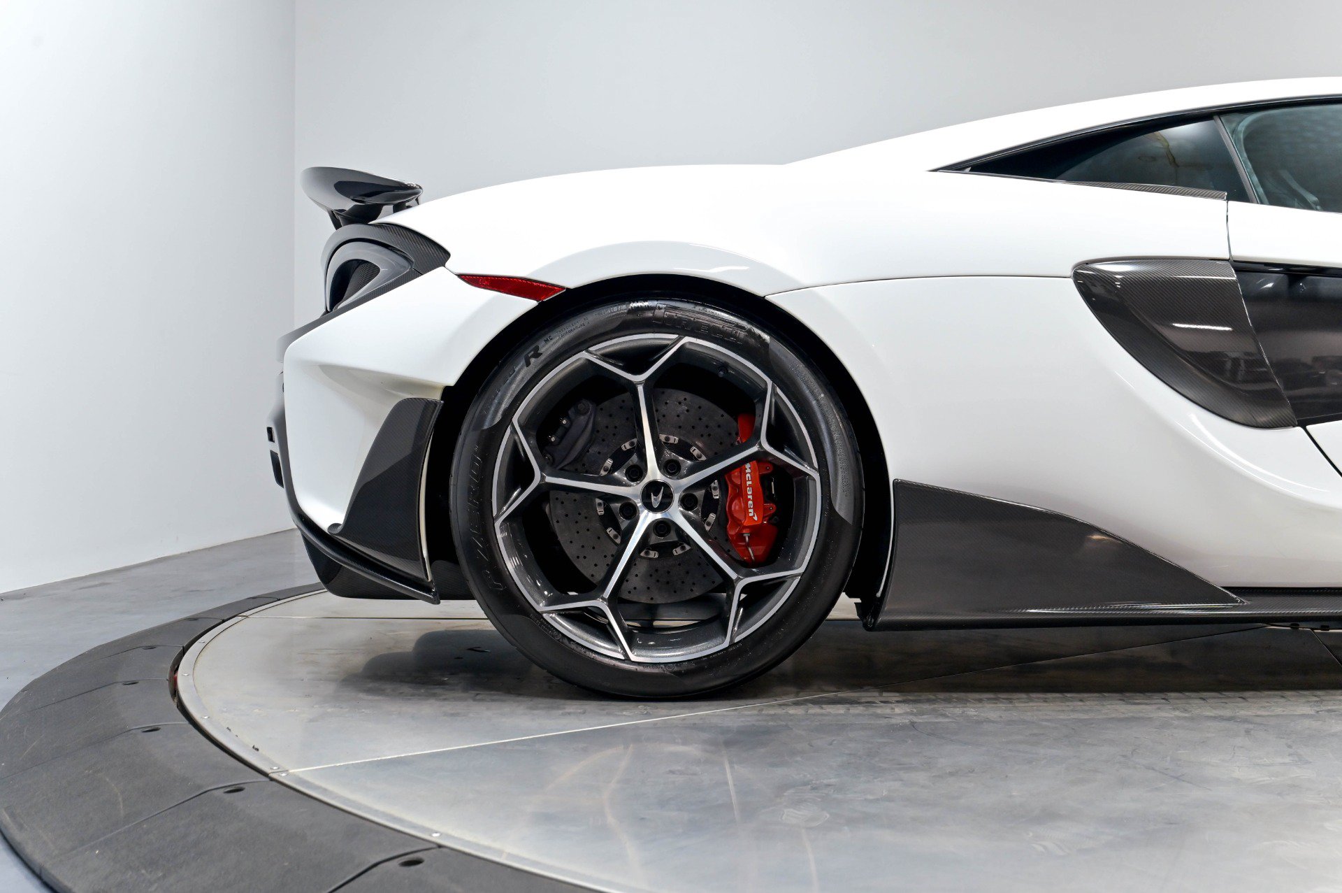 Used 2019 McLaren 600LT RWD image 18