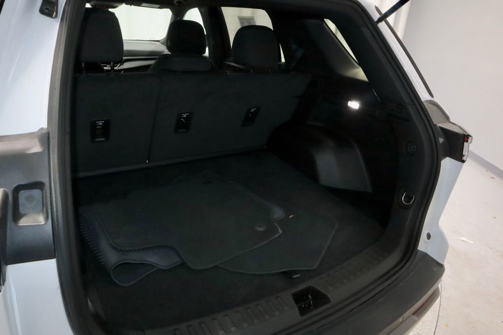 Used 2025 Chevrolet Equinox LT AWD/4WD image 13