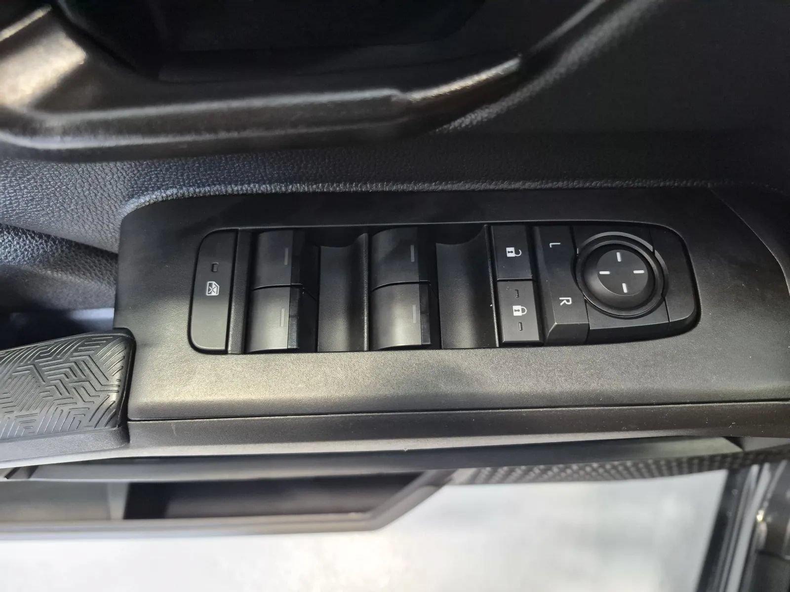 Used 2024 Toyota Tacoma SR AWD/4WD image 22