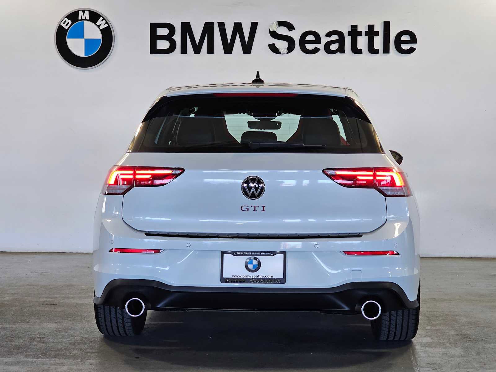 Used 2024 Volkswagen GTI SE FWD image 5