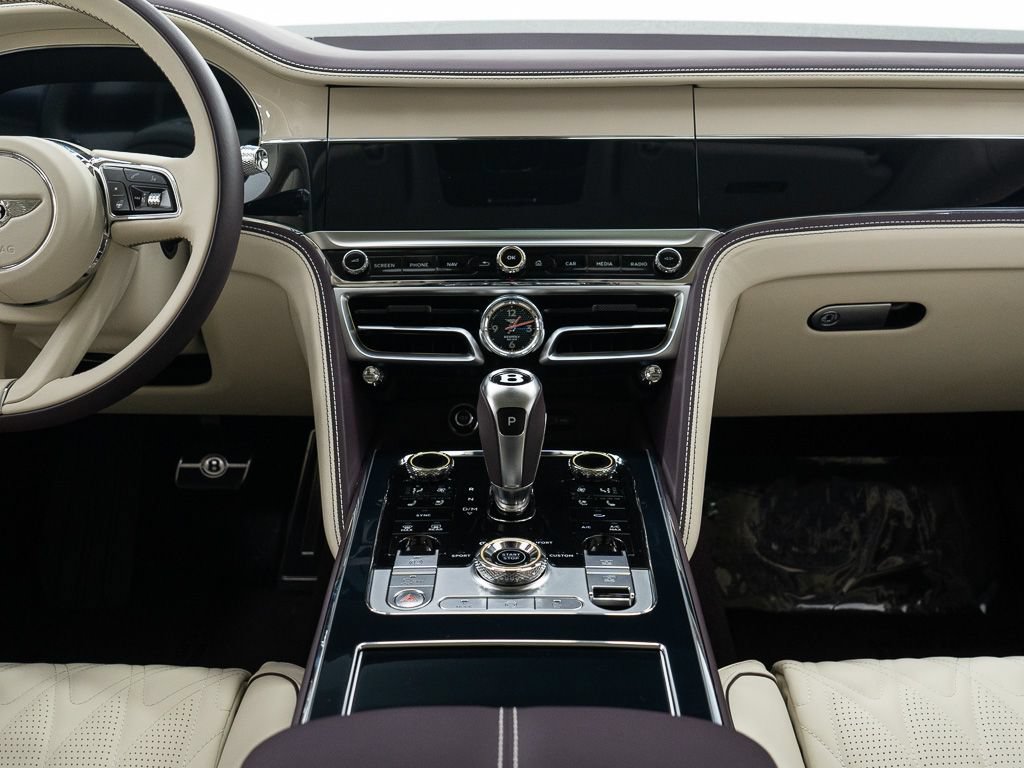 Used 2026 Bentley Flying Spur Plug-In Hybrid AWD/4WD image 32
