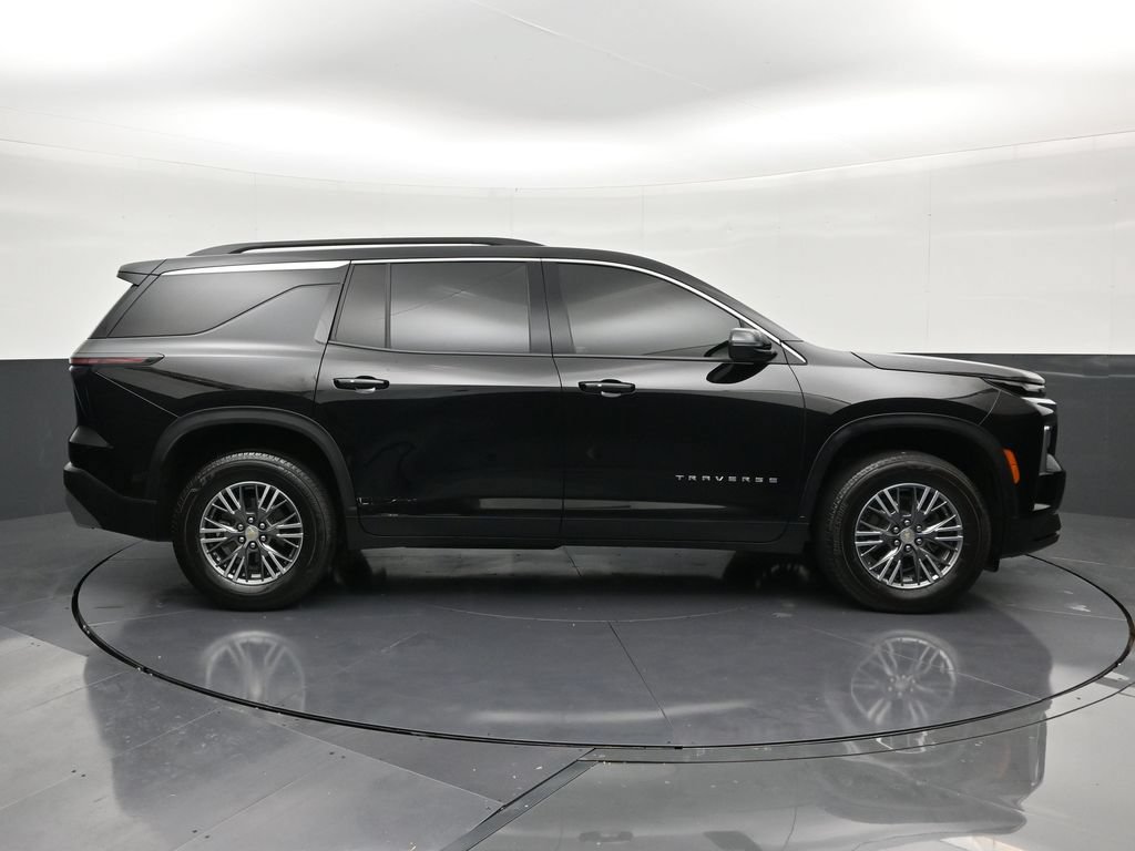 Used 2025 Chevrolet Traverse LT FWD image 6