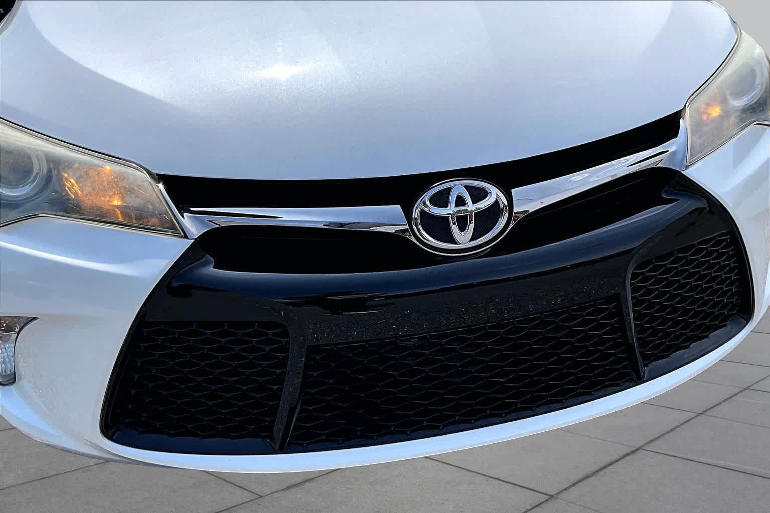 Used 2017 Toyota Camry SE FWD image 29