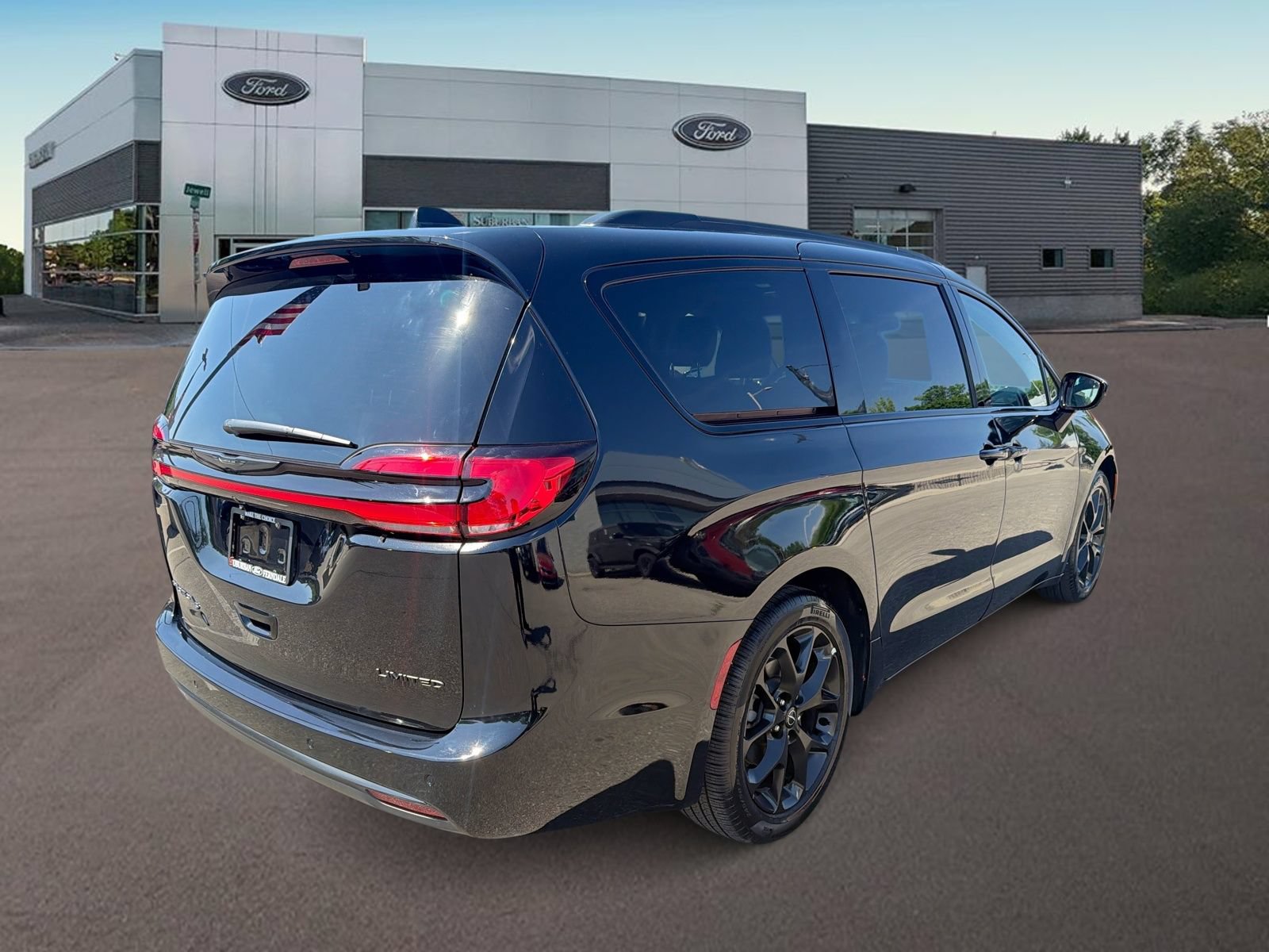 Used 2026 Chrysler Pacifica Limited w/ S Appearance Package FWD image 11